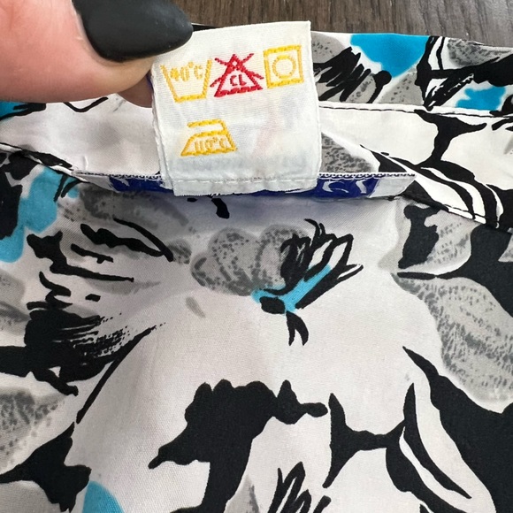 Fair Set Button Up T-Shirt - Picture 9 of 10